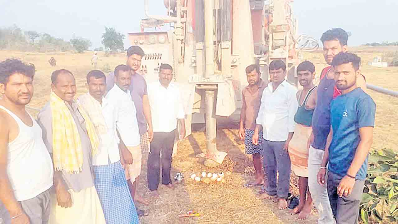 సీఎం గిరి వికాసం పథకంలో ఫ్రీగా బోర్లు..మోటర్ల బిగింపు