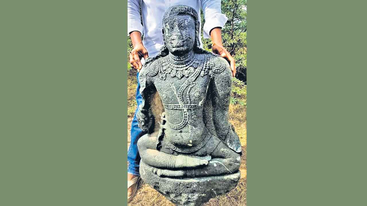 సలాక్‌పూర్‌లో అరుదైన ఆత్మాహుతి శిల్పం