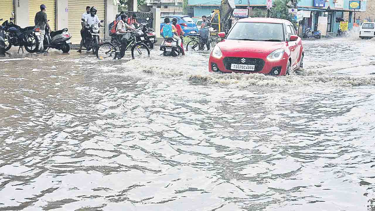 నగరంలో విస్తారంగా వర్షాలు