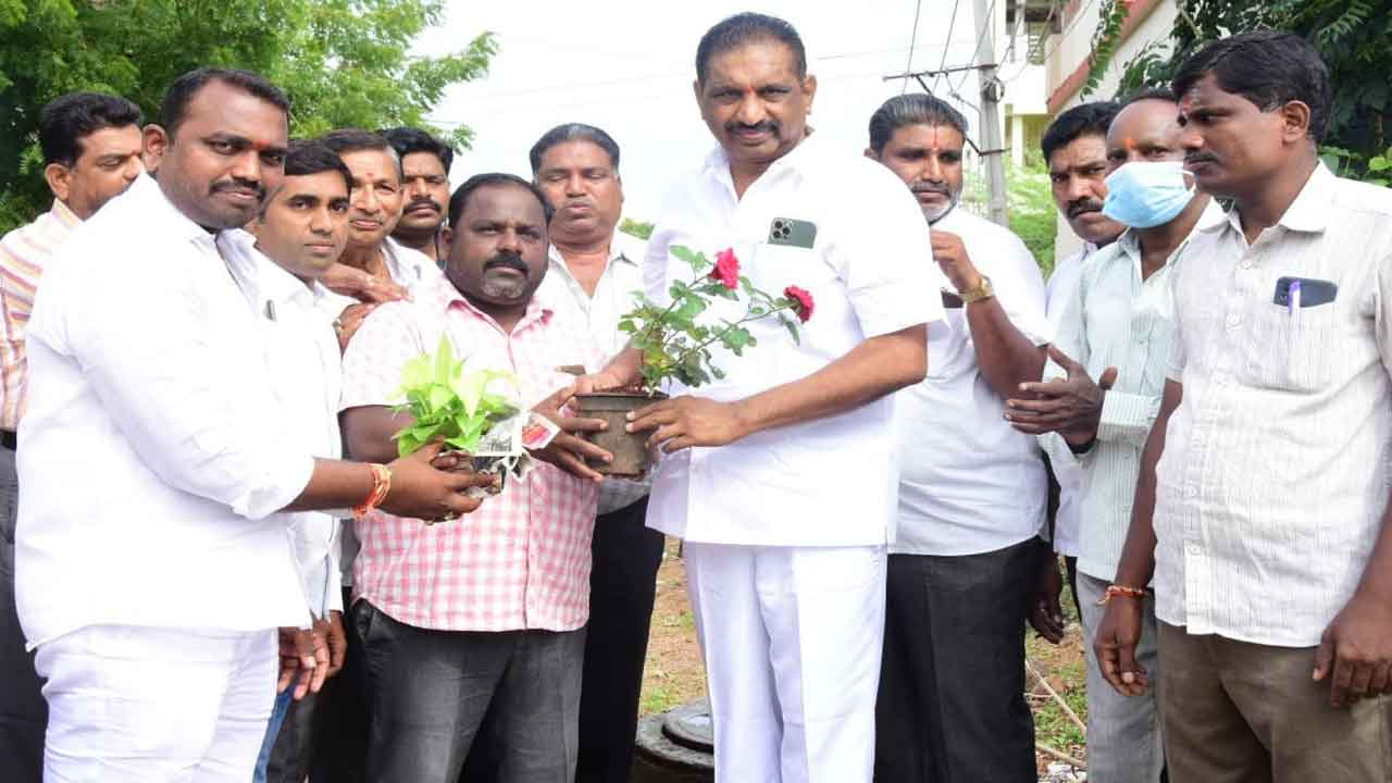 శివారు డివిజన్ల అభివృద్ధిపై ప్రత్యేక దృష్టి