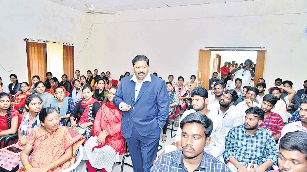 సిలబస్‌పై అవగాహన పెంచుకోవాలి