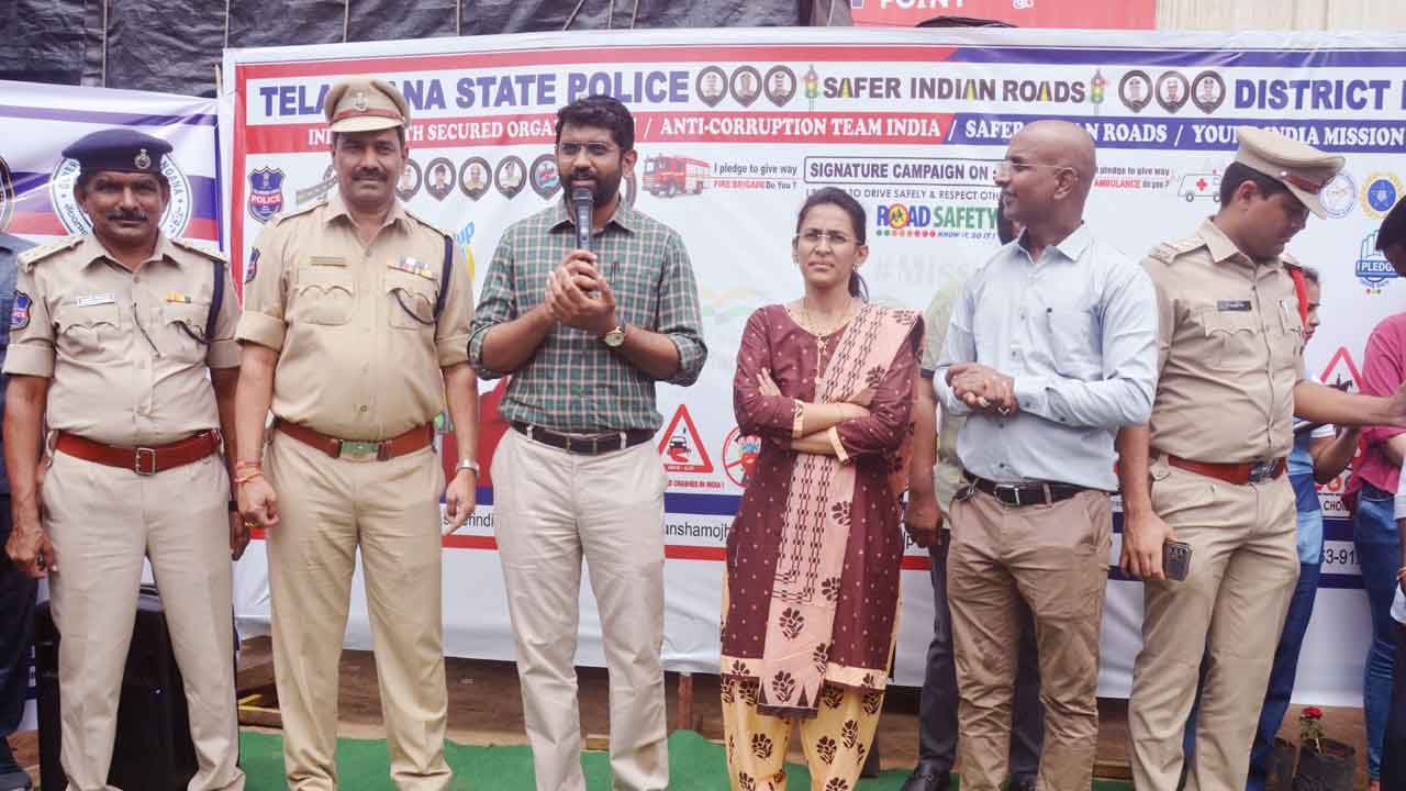 రోడ్డు ప్రమాద రహిత జిల్లాగా మారుద్దాం