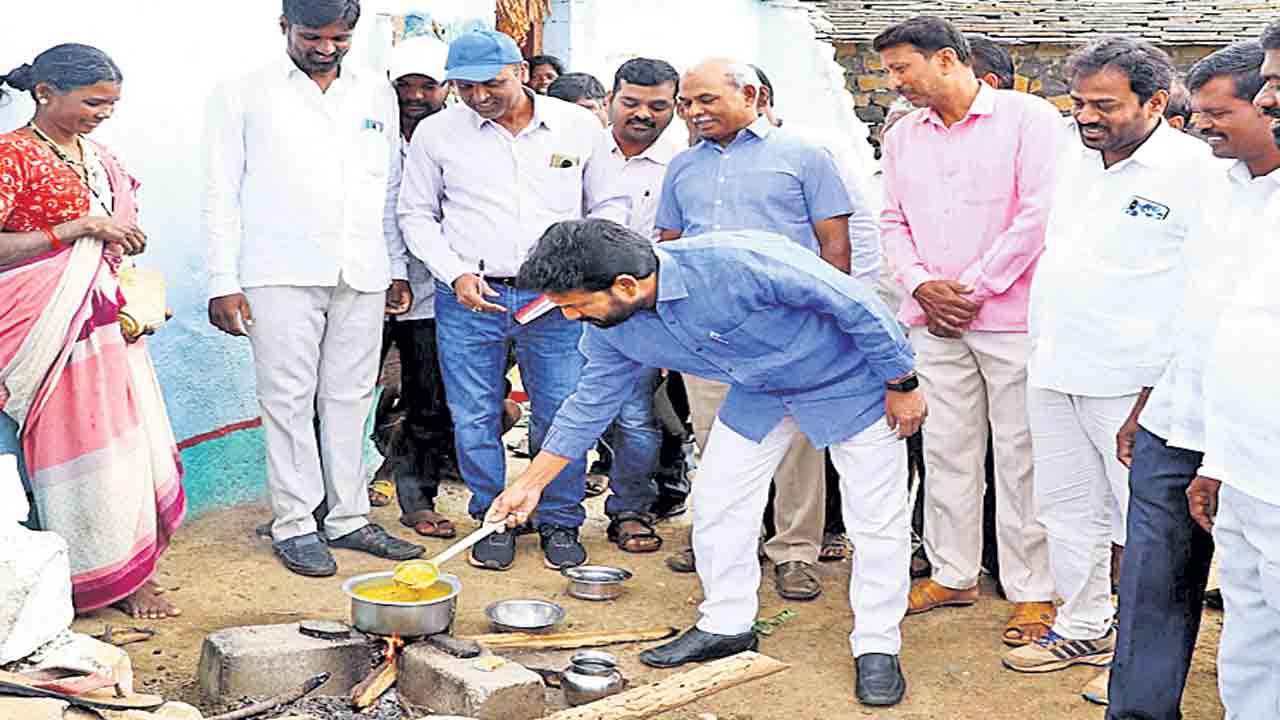 రైతులకు ఉచితంగా కంది విత్తనాలు పంపిణీ