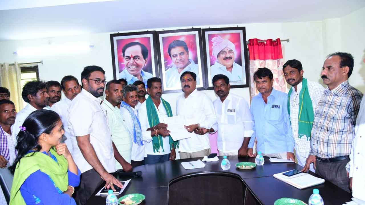 గోదావరి జలాలతో ప్రతి చెరువునూ నింపుతాం