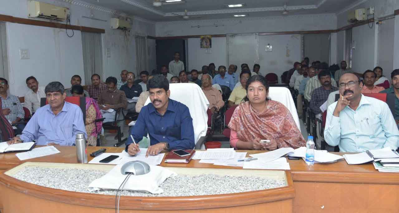 క్రీడా ప్రాంగణాలను అందుబాటులోకి తేవాలి