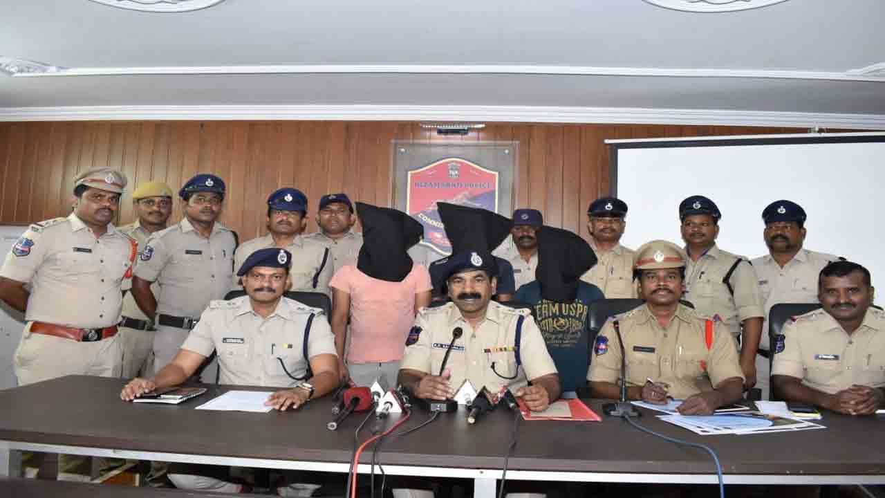 సైలెన్సర్‌ దొంగలు దొరికారు