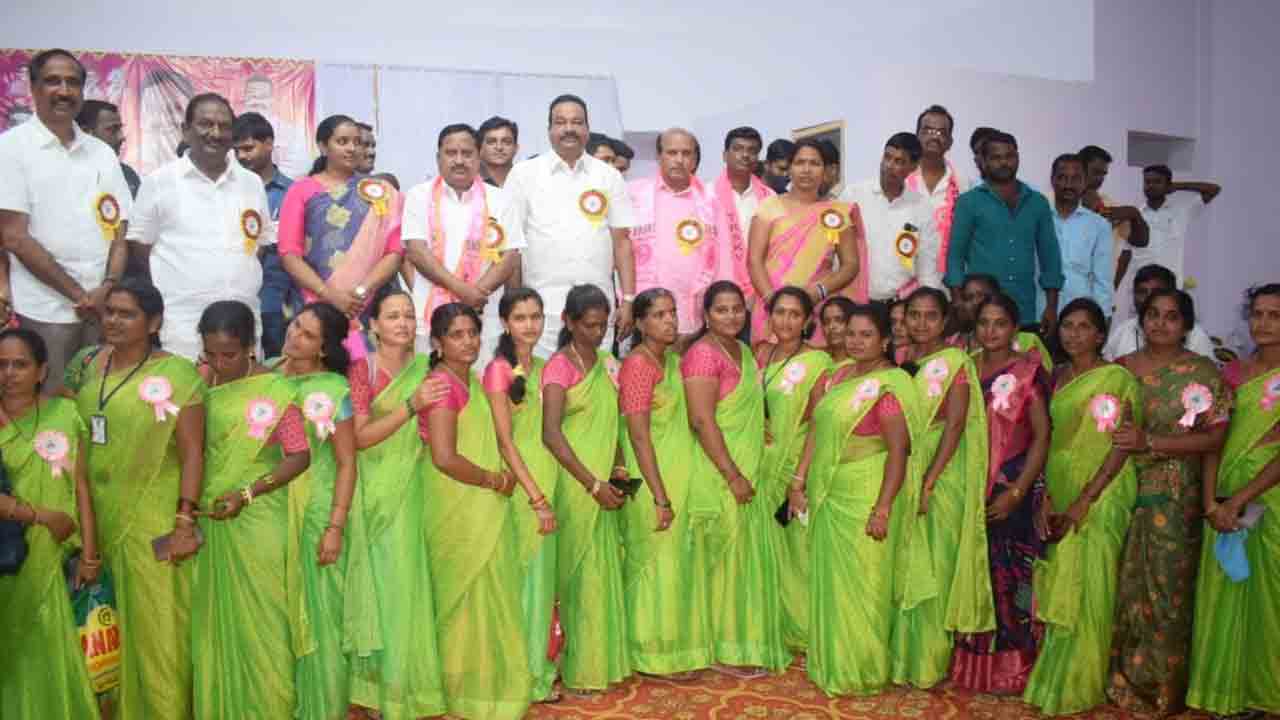 అజేయశక్తిగా మహిళ