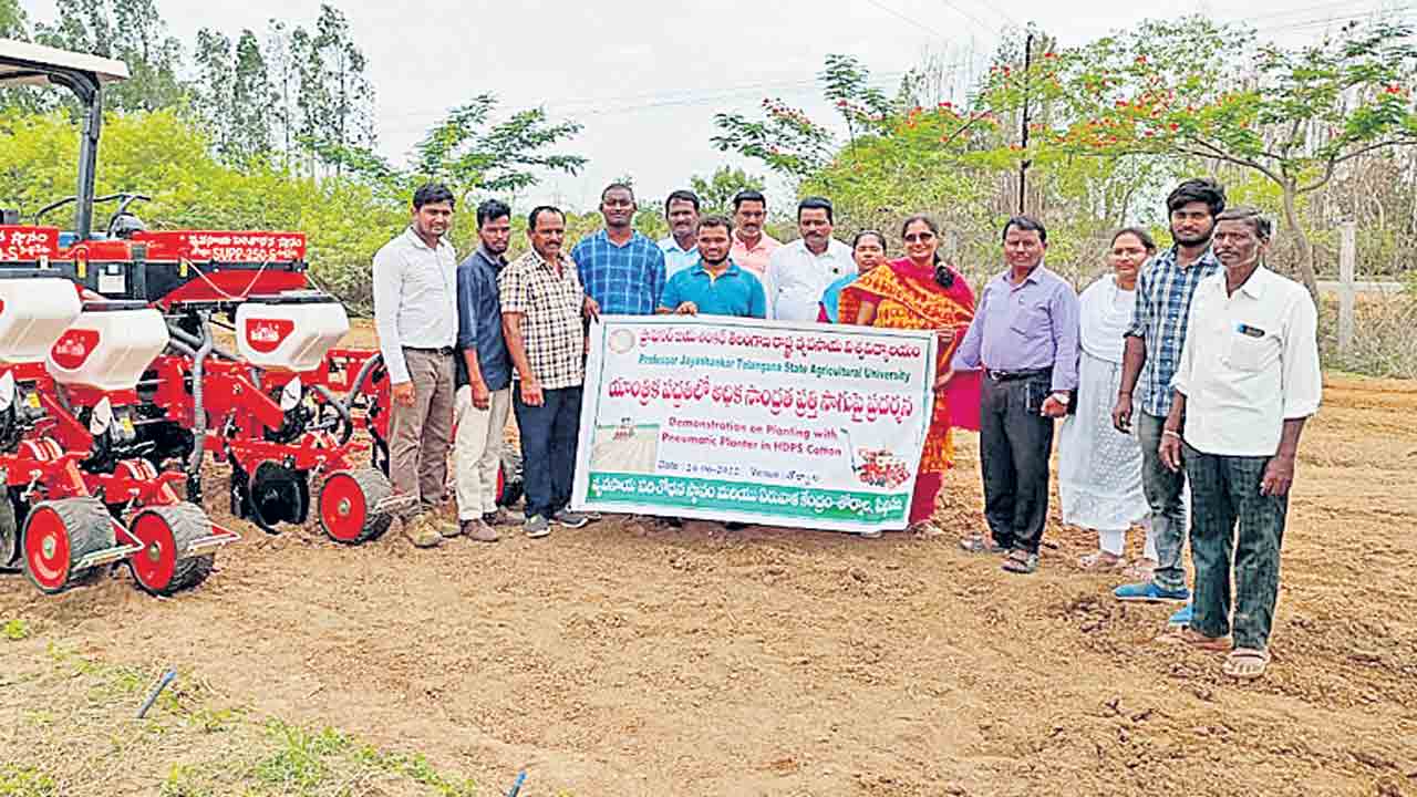 అధిక సాంద్రత పత్తి సాగుపై ప్రదర్శన