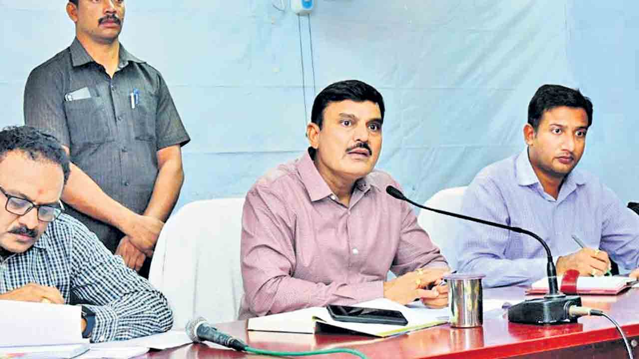 ‘దళితబంధు’ గ్రేడింగ్‌ పూర్తి చేయాలి