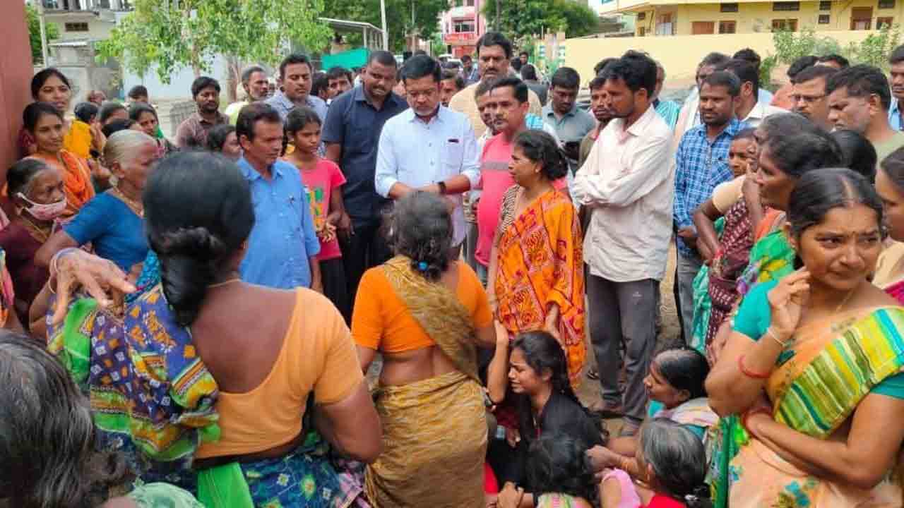 నెత్తురోడిన రోడ్లు