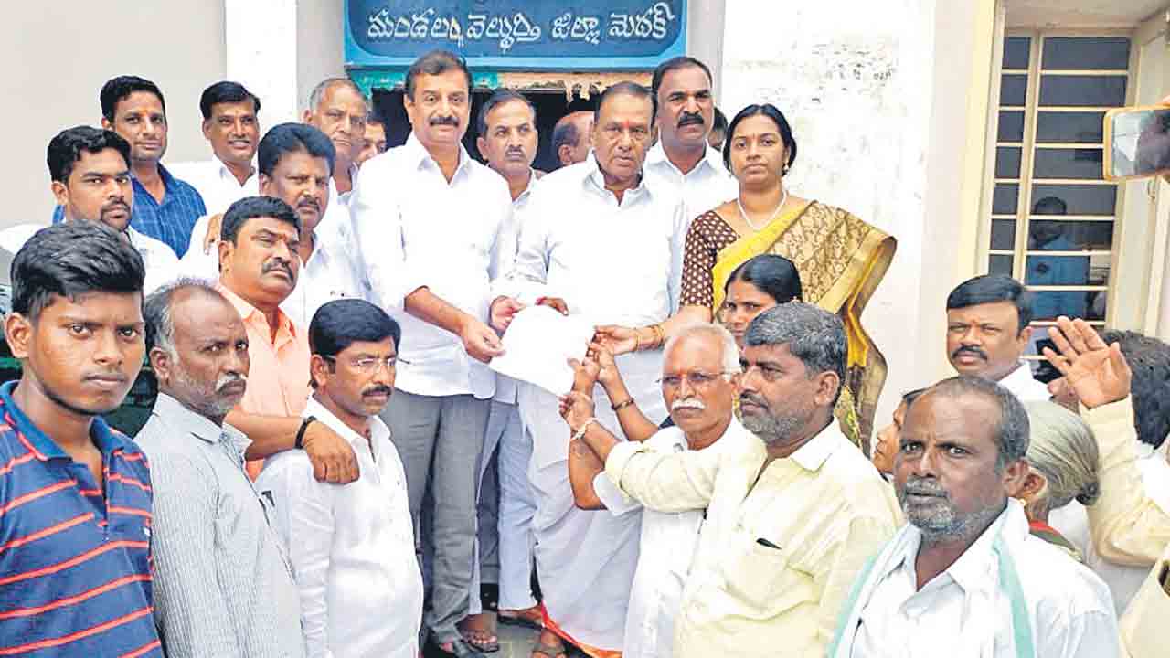 మా భూములిప్పించండి