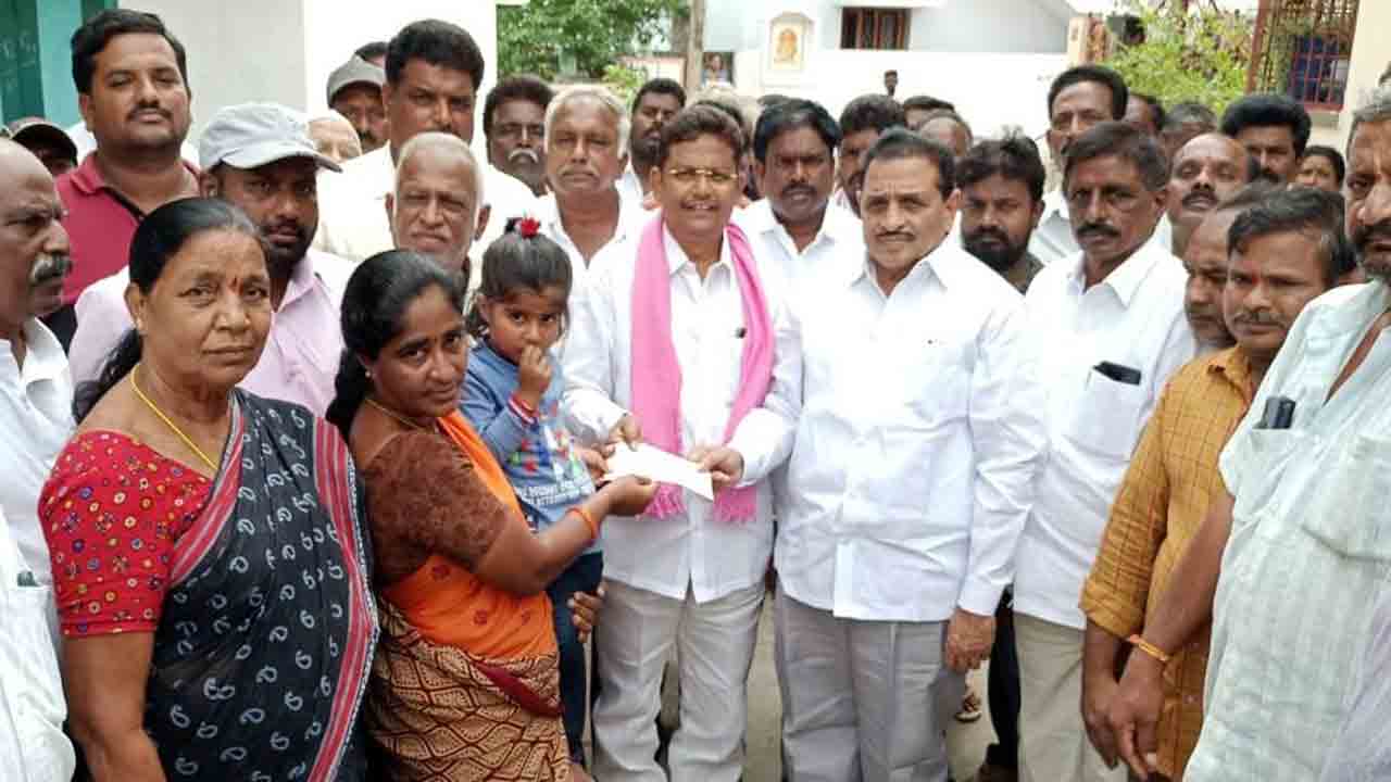 కార్యకర్తలకు కొండంత అండ