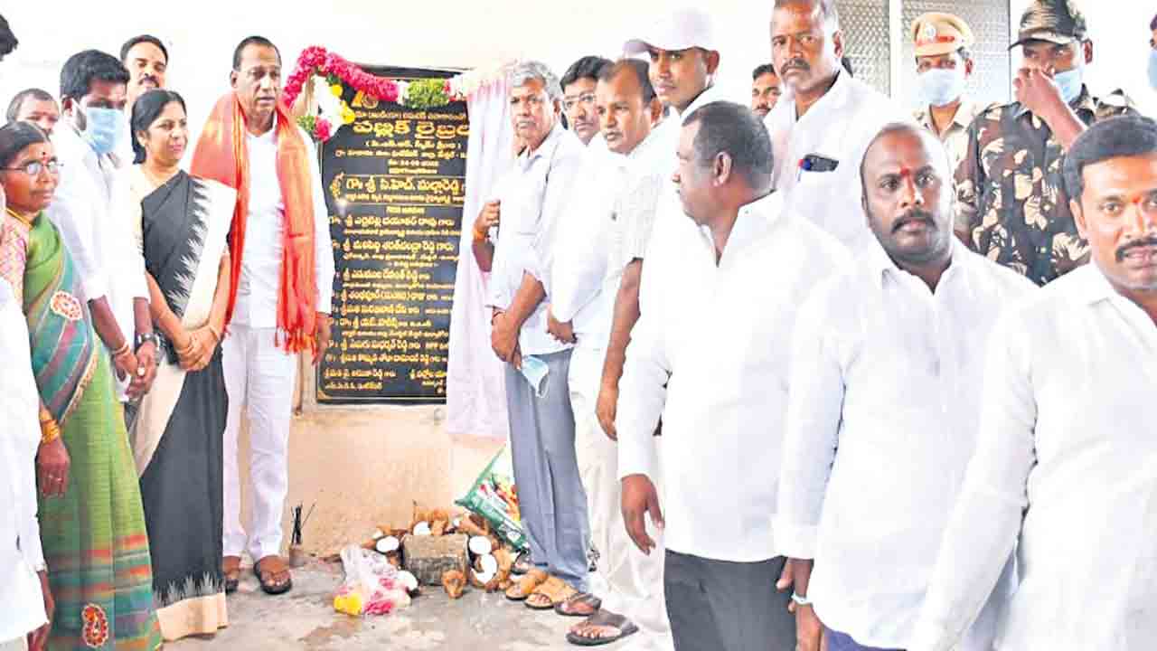 ‘మనఊరు- మనబడి’తో స్కూళ్లకు మహర్దశ