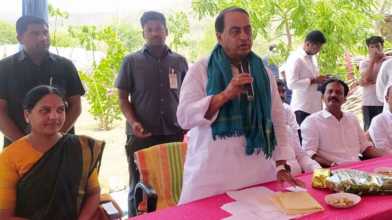 ప్రగతి బాట-పల్లెలు, పట్టణాల్లో అధికారులు, ప్రజాప్రతినిధుల సందడి