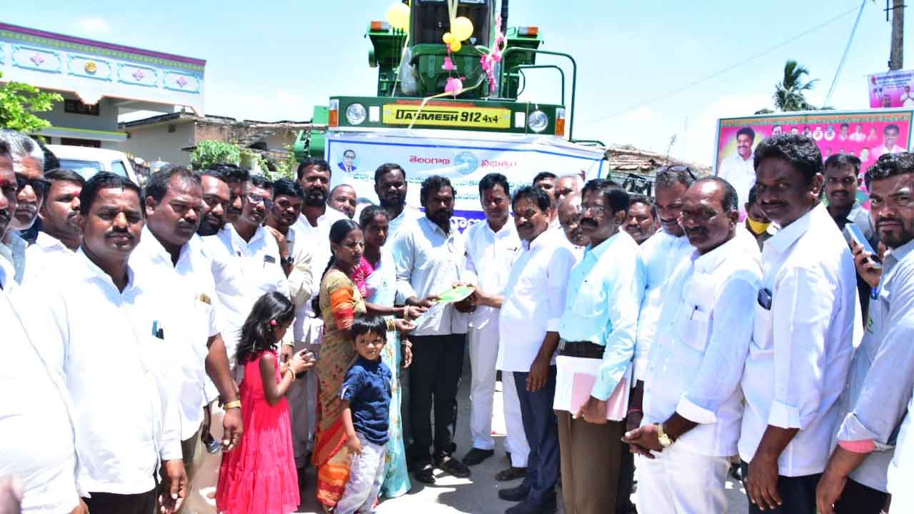 దళితబంధు పథకం దేశానికే ఆదర్శం