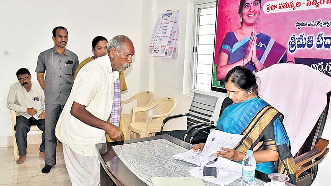 సమస్యలు సత్వరమే పరిష్కరించాలి