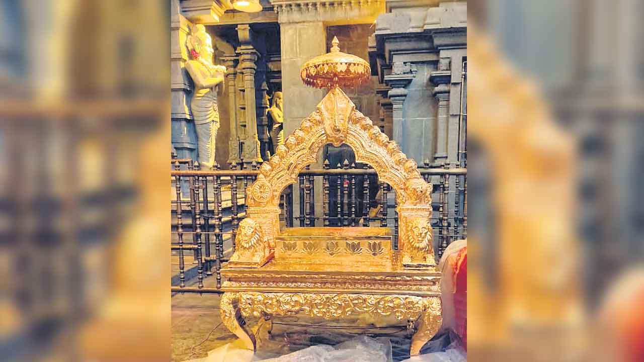 యాదాద్రీశుడికి శాస్ర్తోక్తంగా నిత్యపూజలు