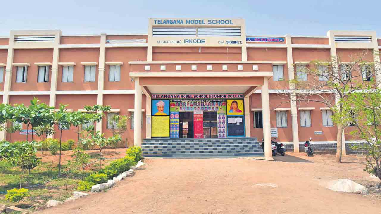మండలానికి రెండు మాడల్‌ స్కూళ్లు