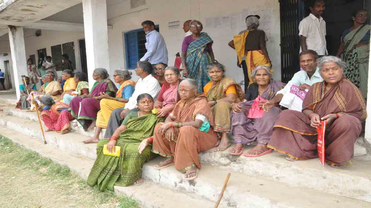 త్వరలో నూతన పింఛన్ల మంజూరు