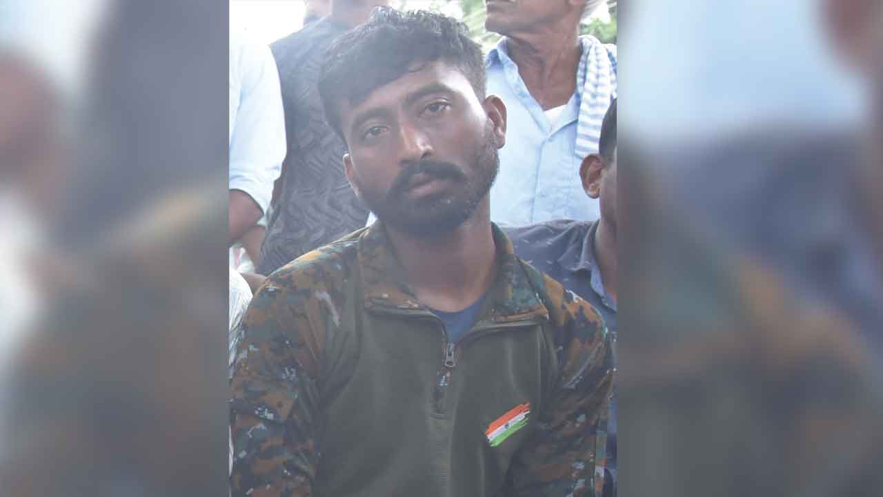 రాకేశ్ సోదరుడికి ఉద్యోగం..