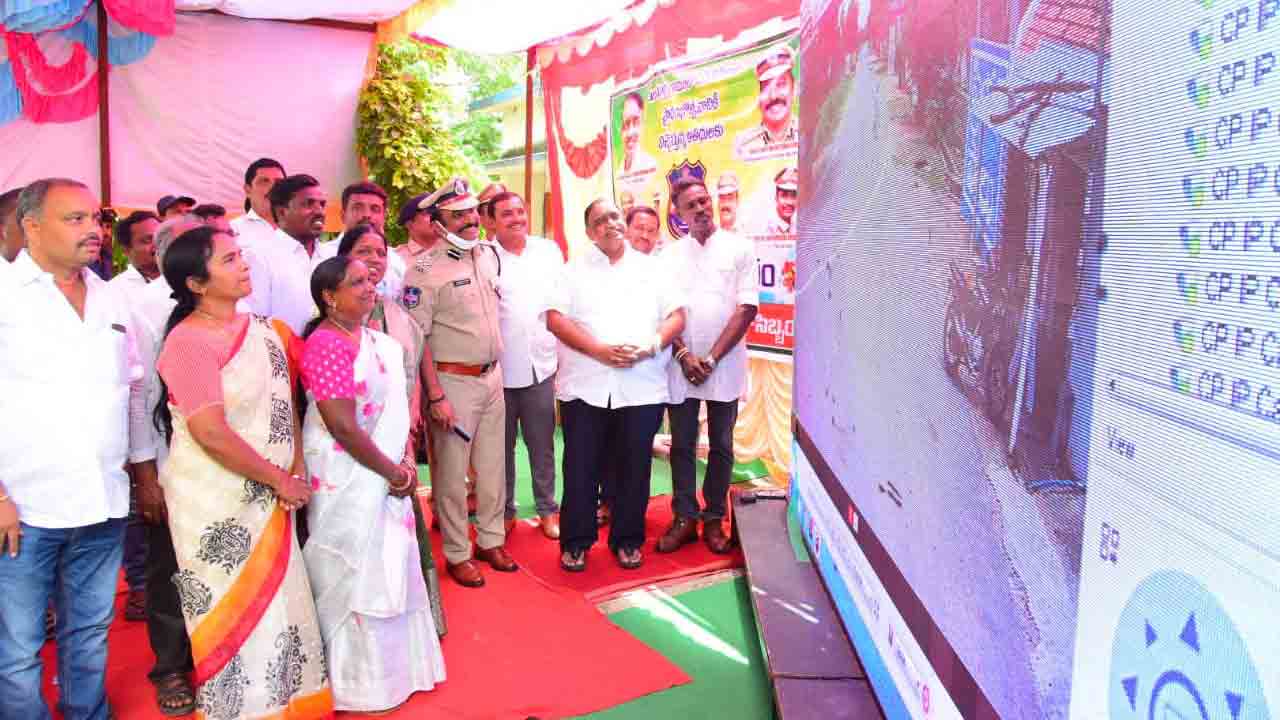 సీసీ కెమెరాలతో నేరాల నియంత్రణ