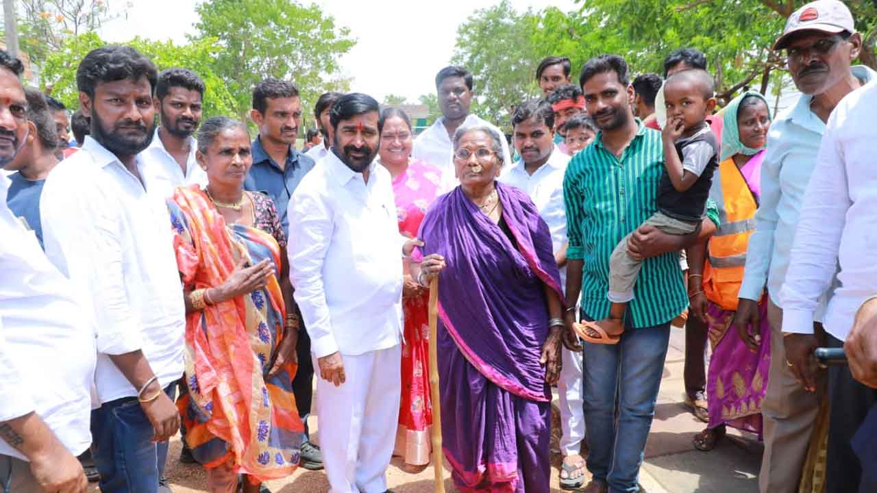 ప్రగతి పథం కదిలిన జనం