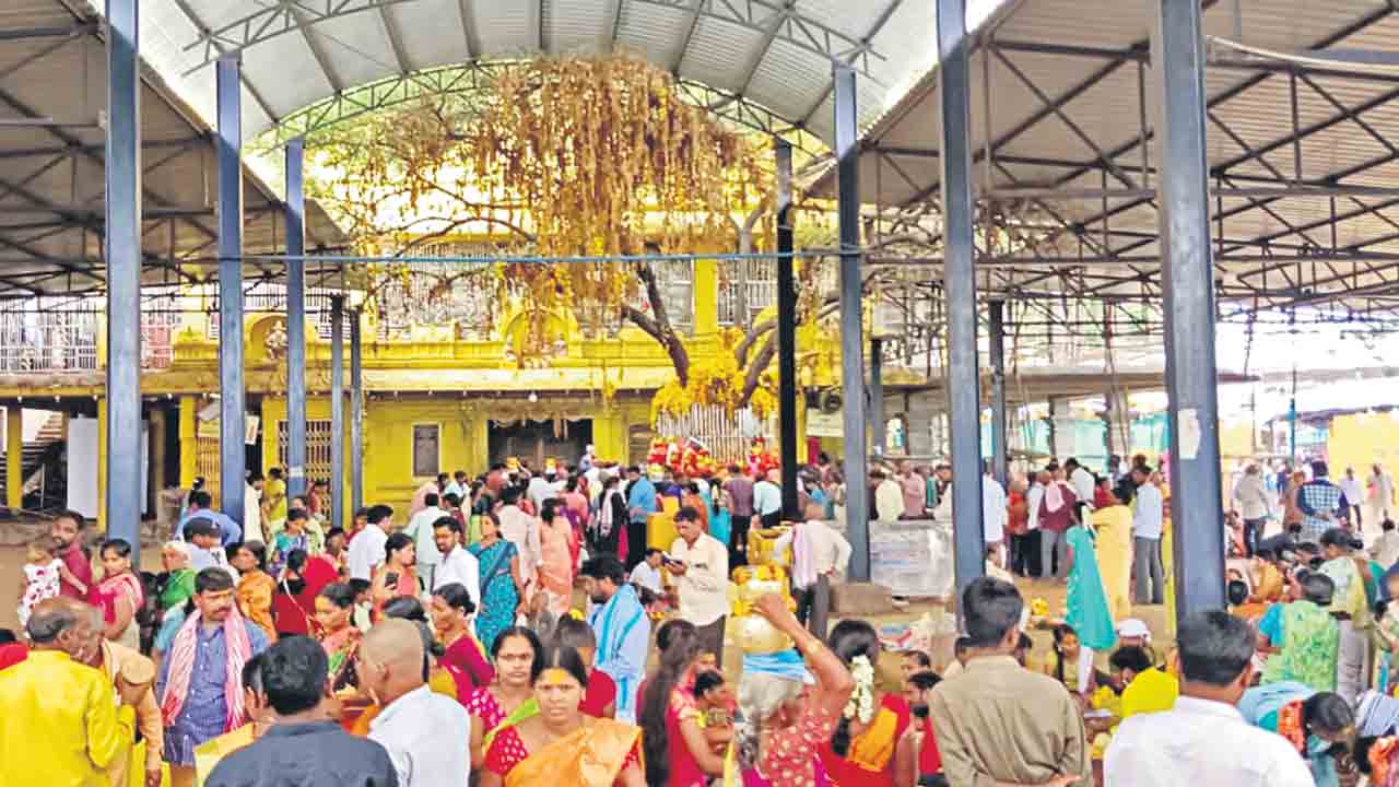 భక్తుల పరవశం