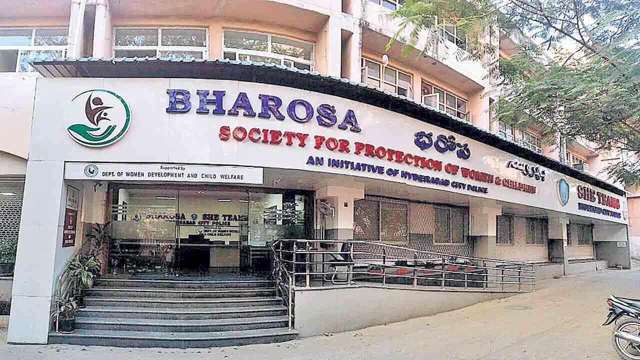 భరోసానిస్తూ.. భద్రత కల్పిస్తూ..