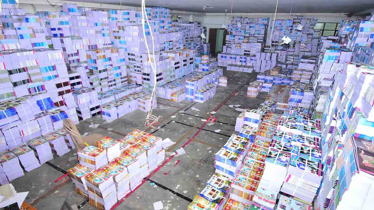 జిల్లా కేంద్రానికి పాఠ్య పుస్తకాలు