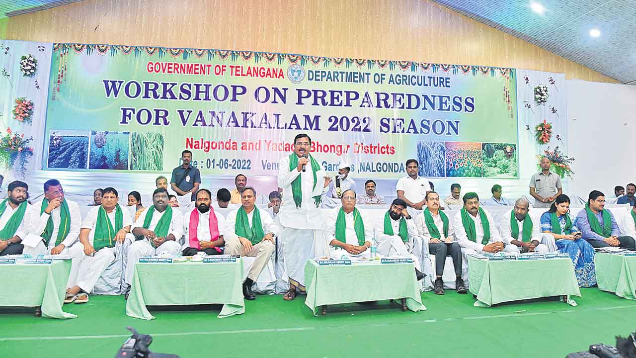 రాష్ట్రంలో రాజకీయ కోతులు