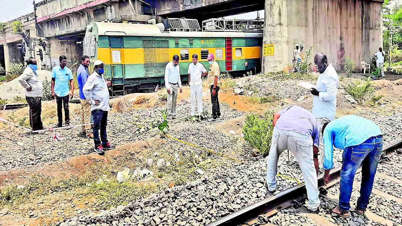 దిగివచ్చిన కేంద్రం