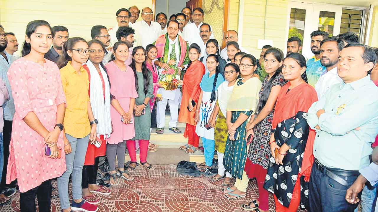 నిరుద్యోగులకు వరం..బీసీ స్టడీ సర్కిల్‌