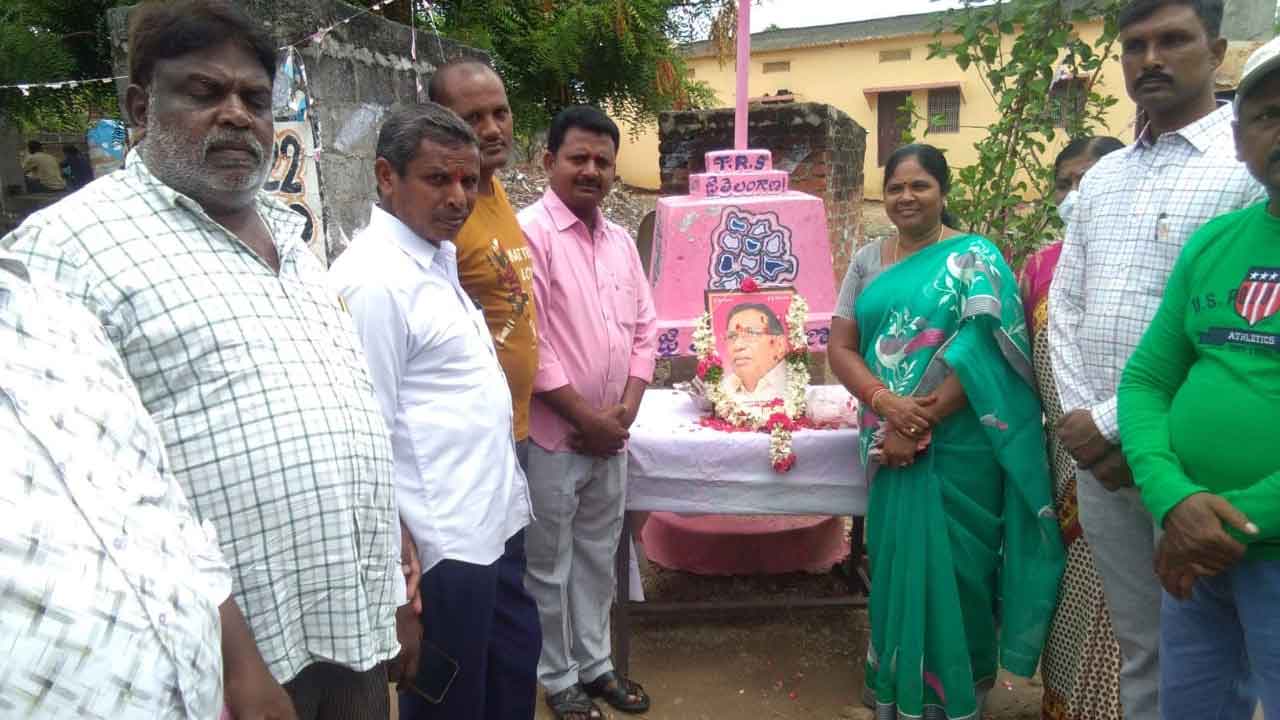 ‘సార్’కు నివాళి