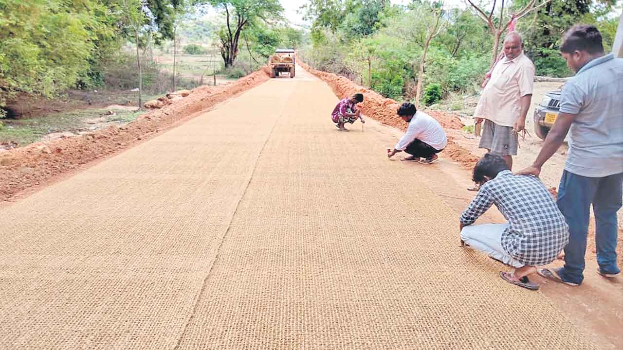 సరికొత్త రోడ్లకు శ్రీకారం