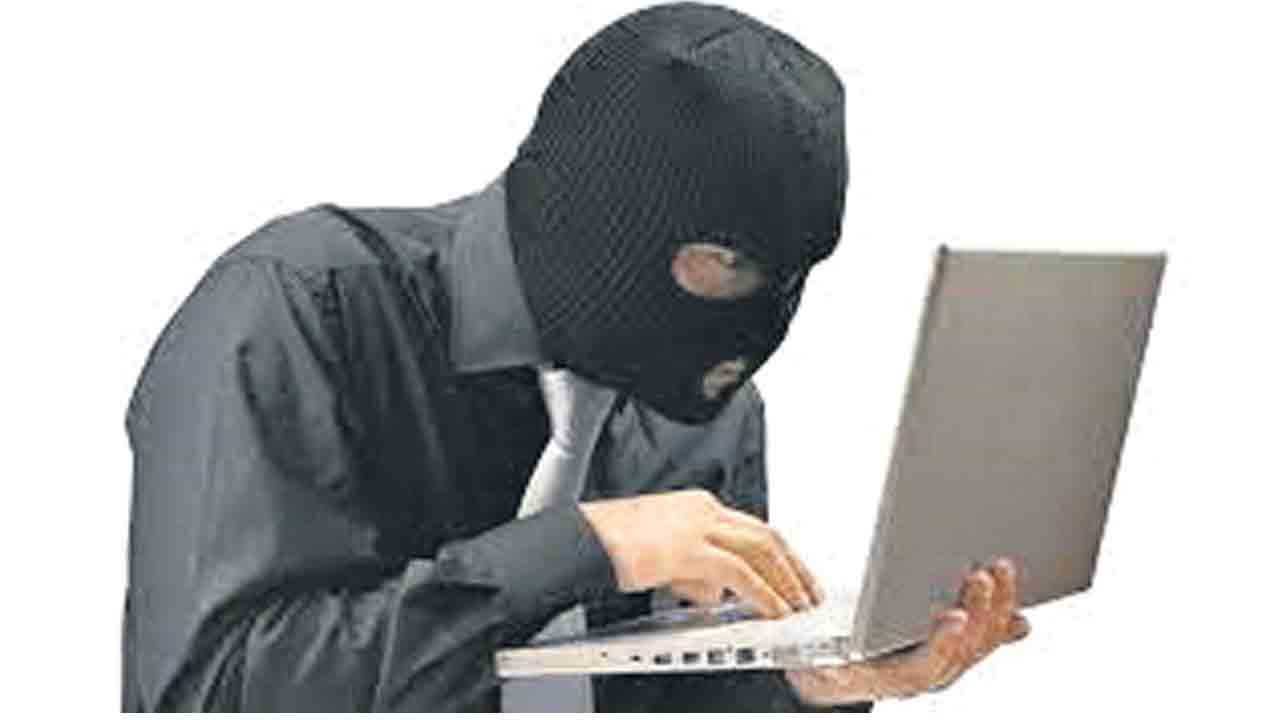 క్లిక్‌తో 2.72 లక్షలు హాంఫట్‌…