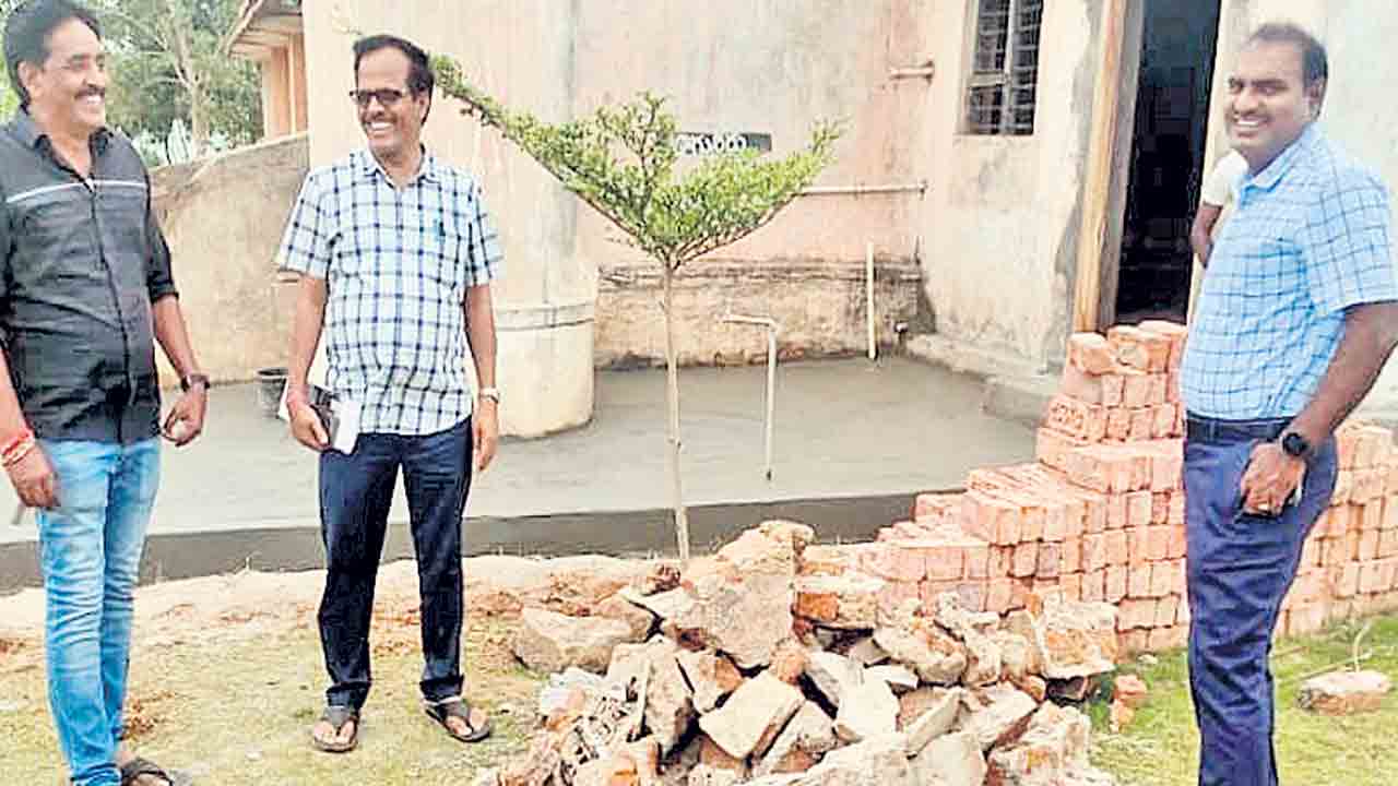 మన ఊరు-మన బడి పనుల్లో వేగం పెంచాలి