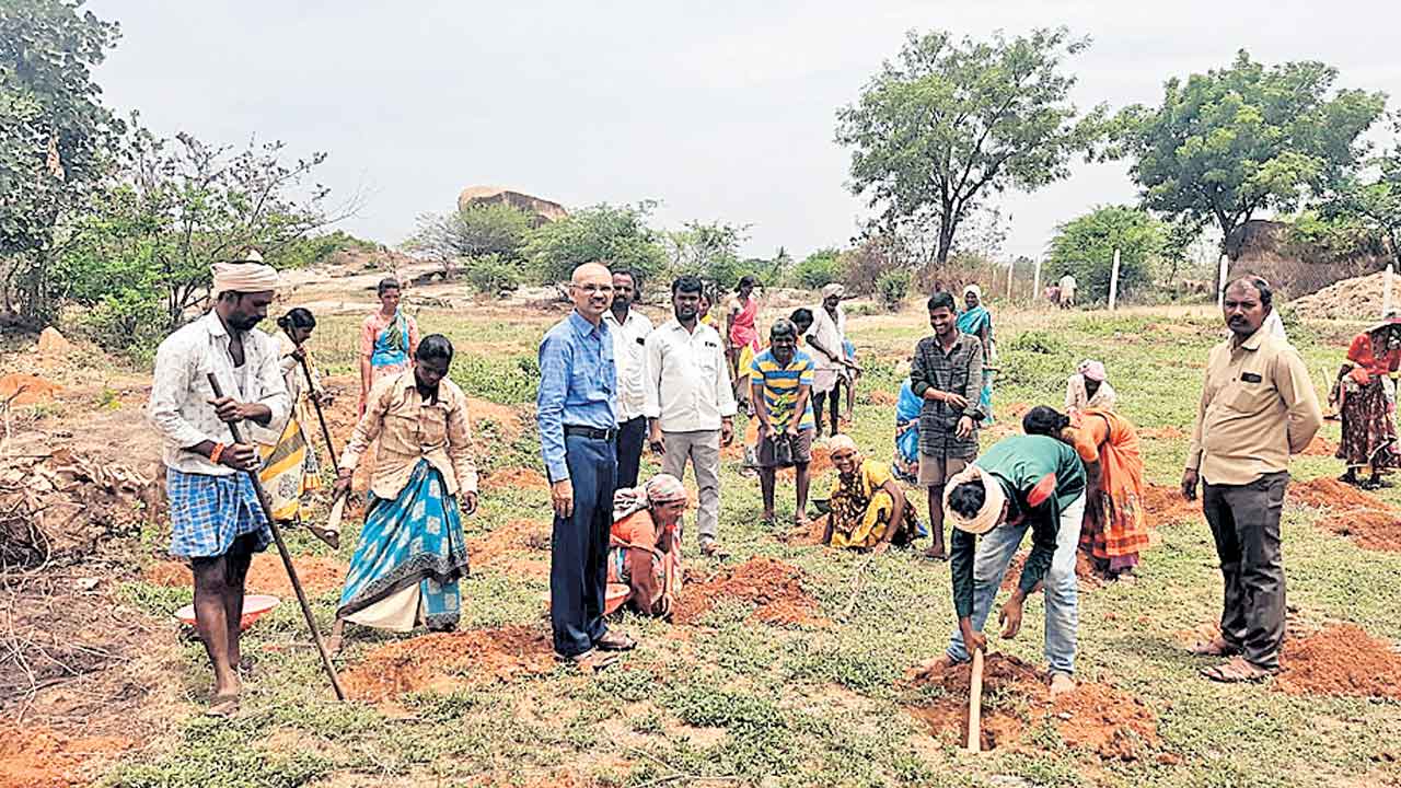 ఊరూరా ‘ప్రగతి’ పనులు