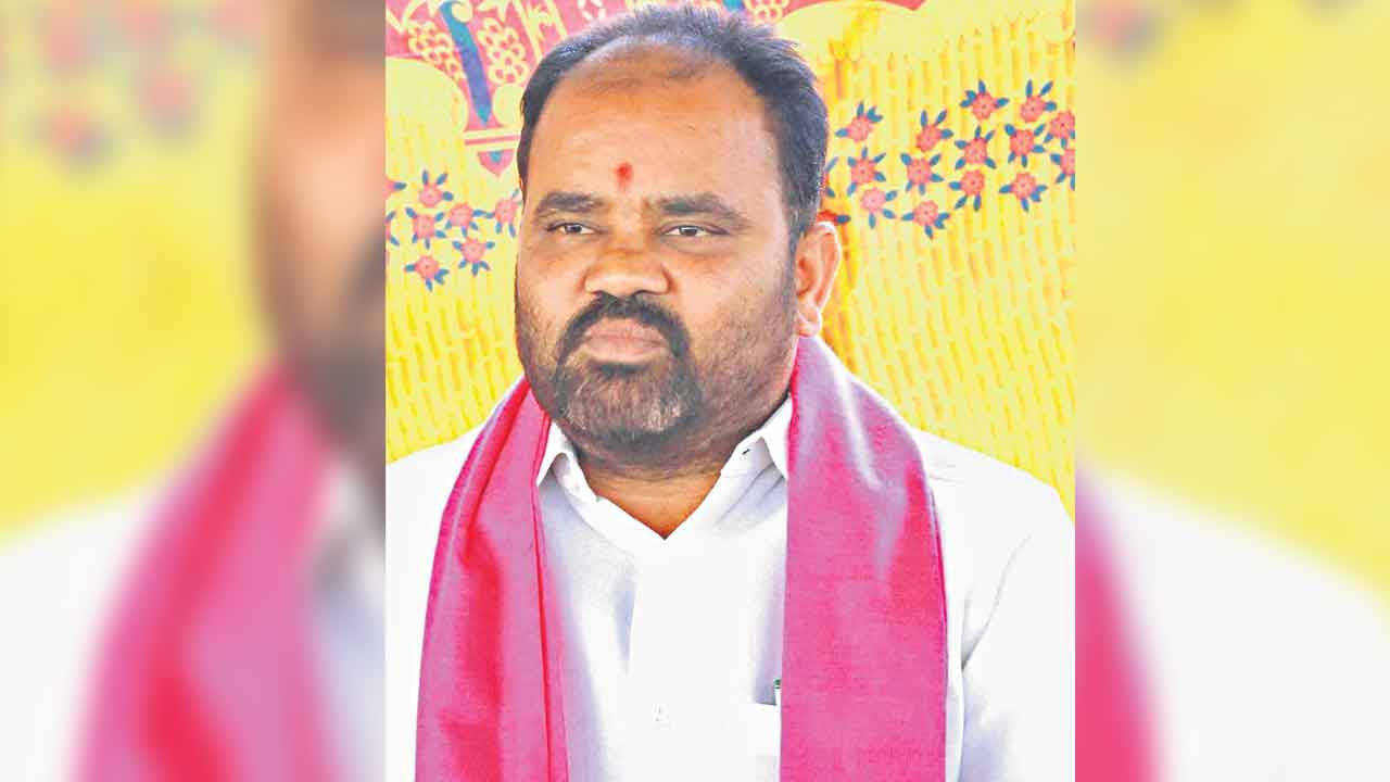 నిరుపేద విద్యార్థులకు ఎమ్మెల్యే కంచర్ల బాసట