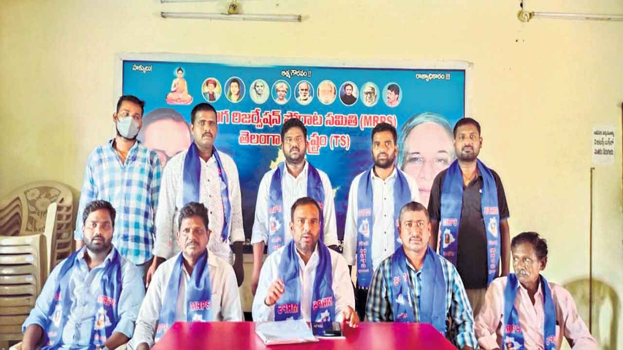 ఉద్యోగ కల్పనను దెబ్బతీసేందుకు బీజేపీ కుట్ర