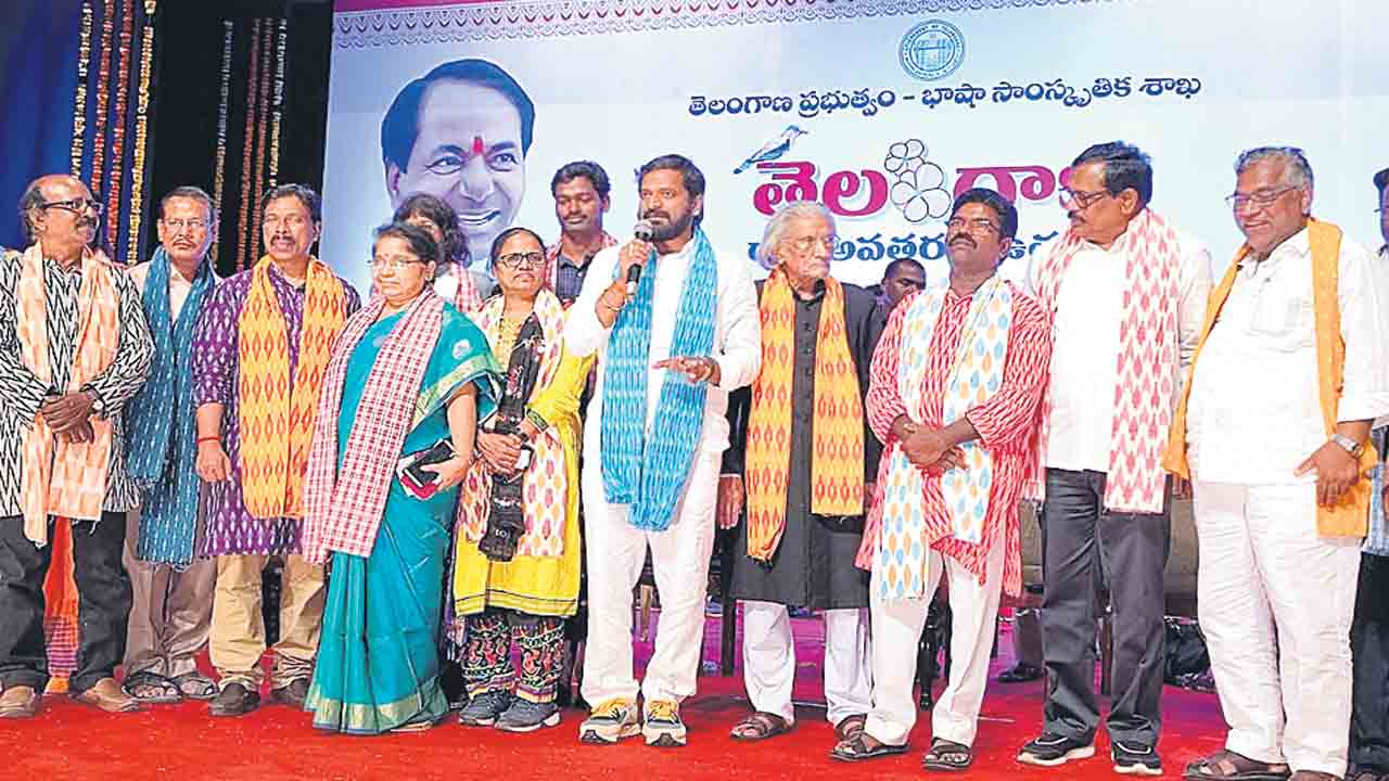 రాష్ట్ర అవతరణ దినోత్సవం సందర్భంగా కవి సమ్మేళనం