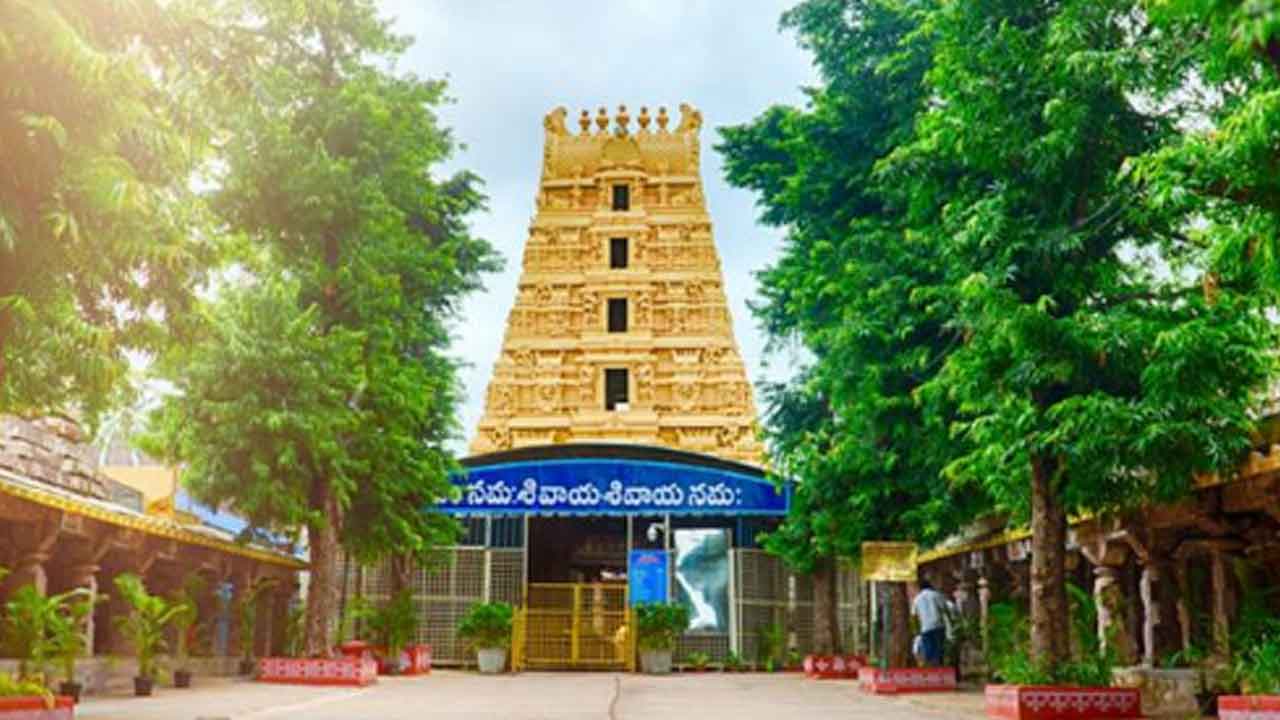 వ్యాపారుల నిరసనతో బోసిపోయిన శ్రీశైలం ఆలయ పరిసరాలు