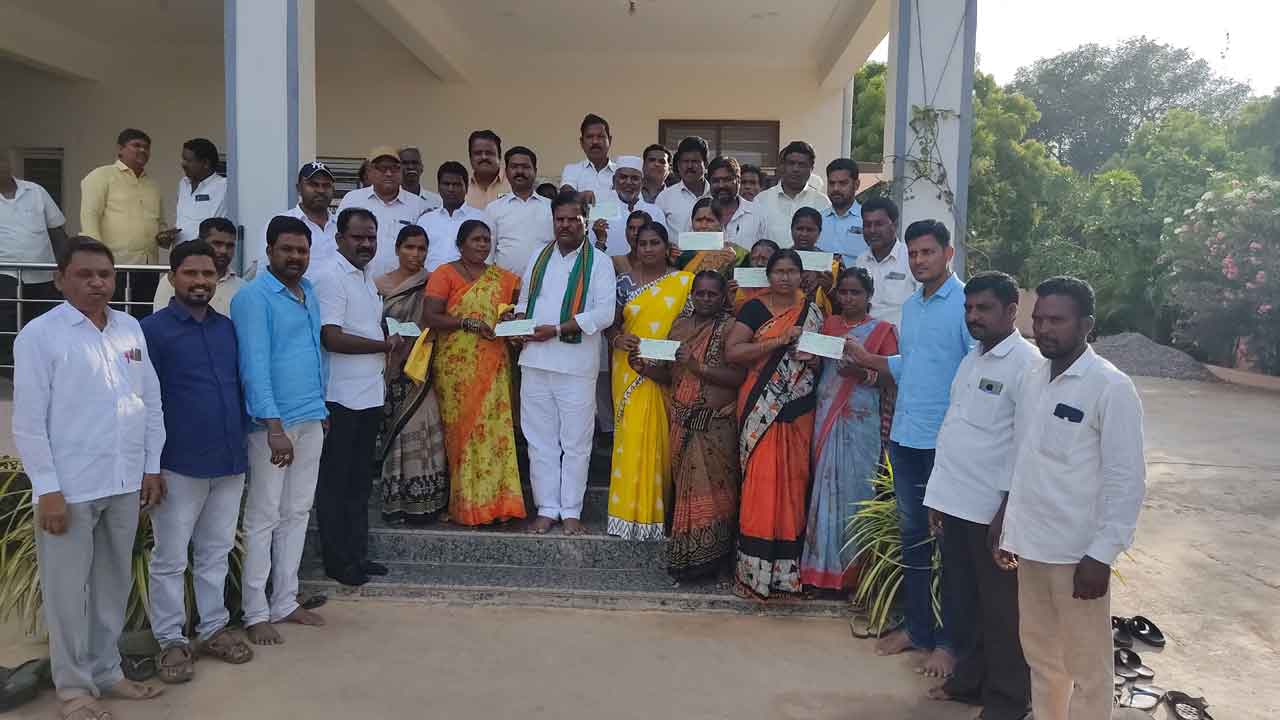 పనిచేసే ప్రభుత్వానికి అండగా నిలుద్దాం