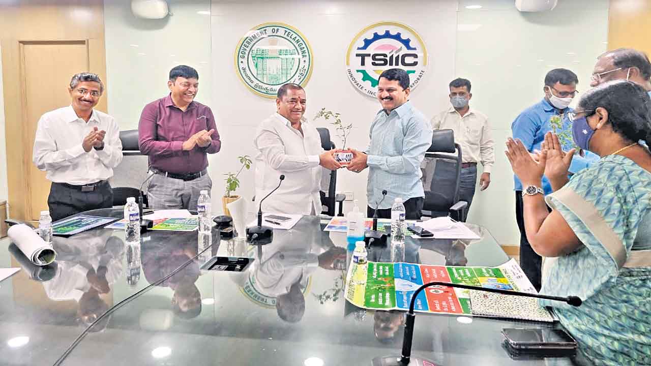 హరితహారం లక్ష్యసాధనకు టీఎస్‌ఐఐసీ తోడ్పాటు