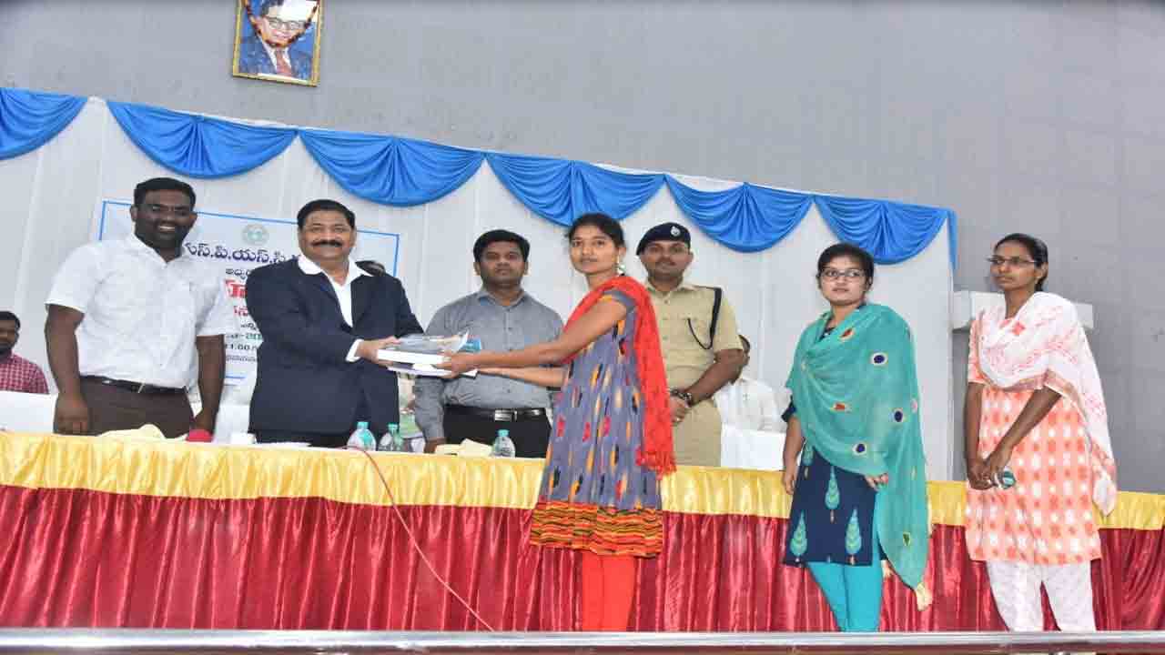 మీ భవిష్యత్ మీ చేతుల్లోనే..
