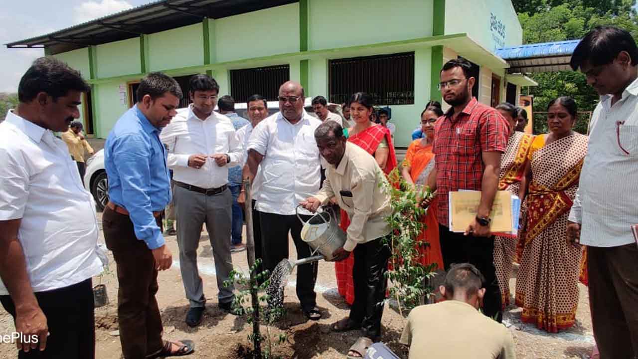 మొక్కలు నాటి పర్యావరణాన్ని కాపాడుదాం