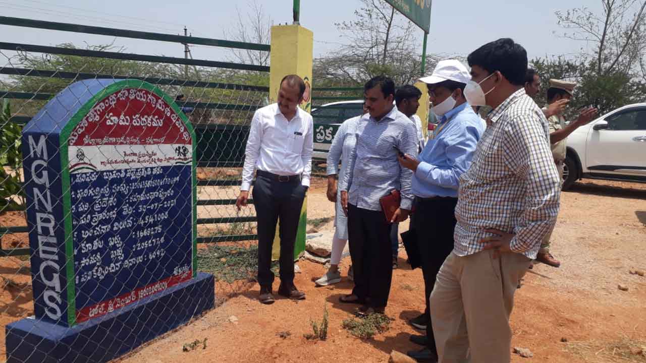 పల్లెల్లో స్వచ్ఛభారత్‌ మిషన్‌ బృందం పర్యటన