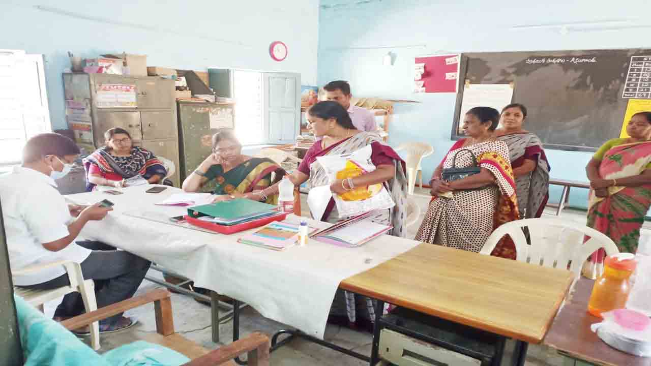 సర్కారు బడుల్లో విద్యార్థుల సంఖ్య పెంచాలి