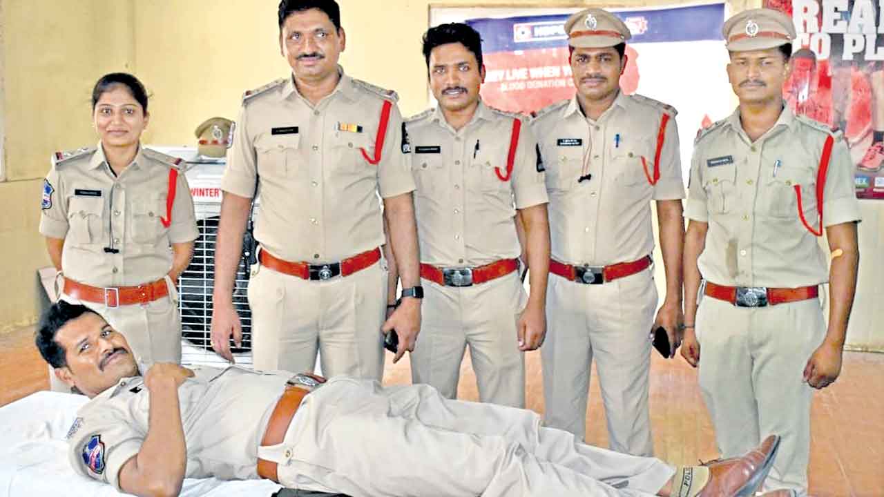రక్తదానం చేయండి.. ప్రాణాలు కాపాడండి