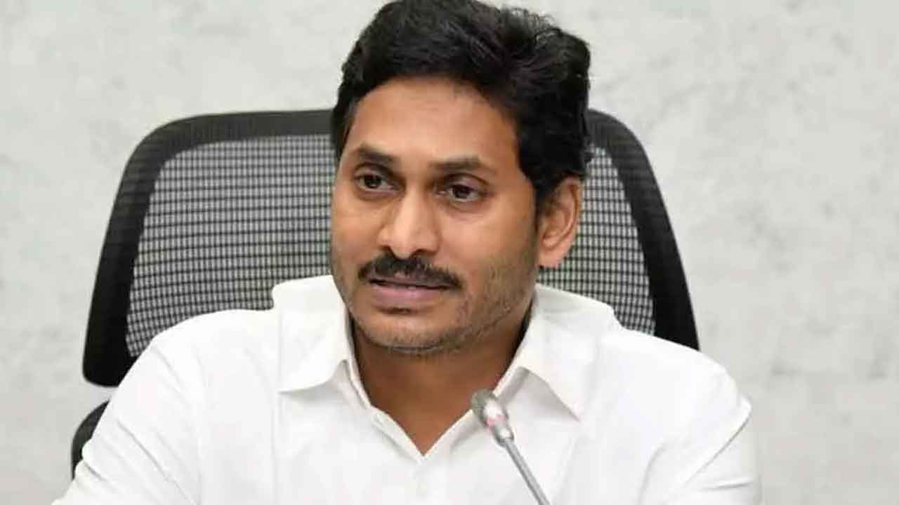 నిర్దేశిత సమయంలో భూసర్వేను పూర్తి చేయాలి : ఏపీ సీఎం
