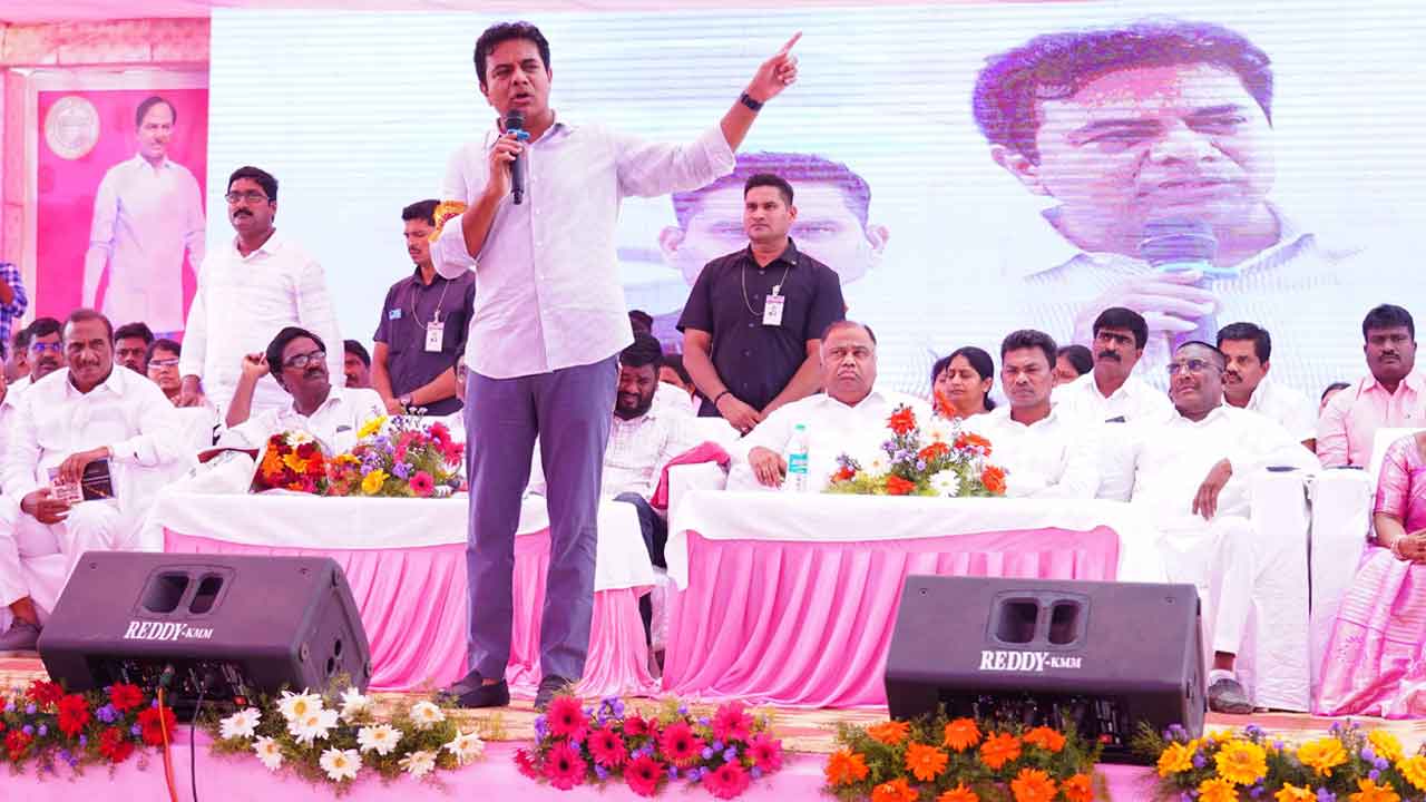 యువనేతకు జనహారతి